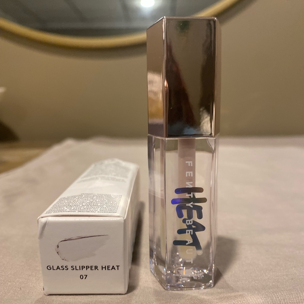 FENTY BEAUTY - GLOSS BOMB HEAT UNIVERSAL LIP LUMINIZER + PLUMPER